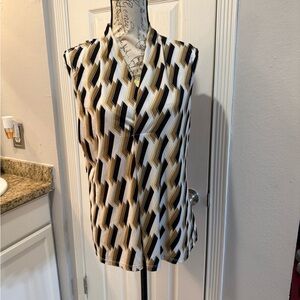 Sleeveless Geometric V-Neck Shell in Black, White & Gold